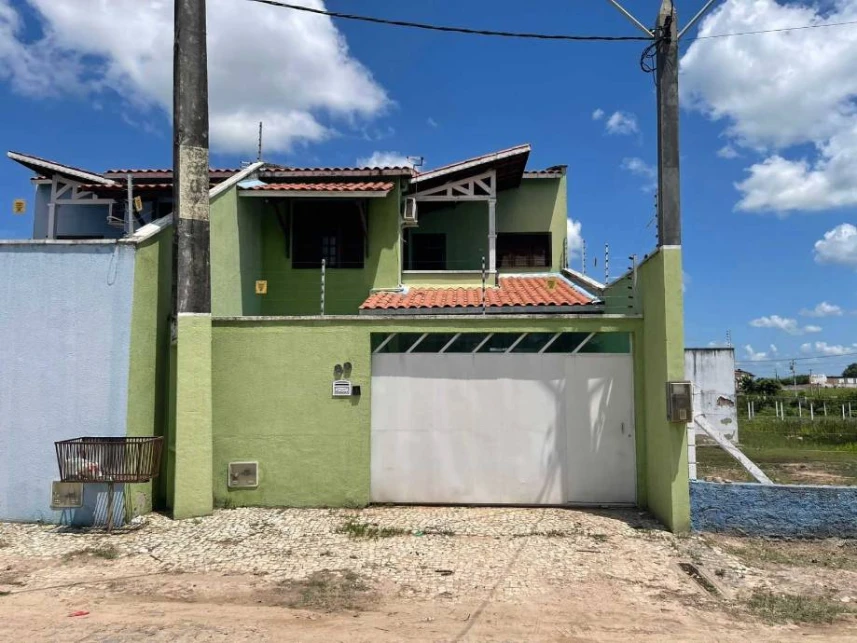 Casa ocupada com 3 quartos, 2 banheiros e 184 m²