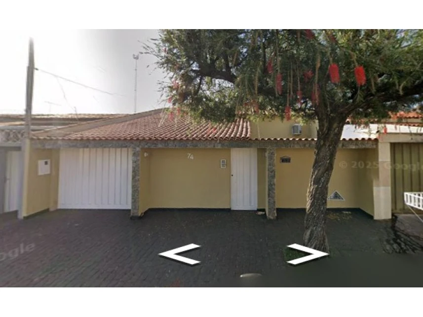 Casa ocupada com 198,92m² construídos em terreno de 250m²
