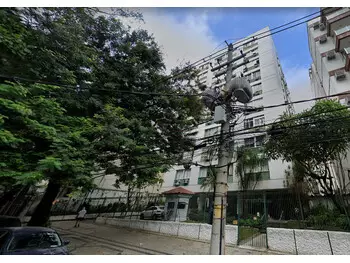 Apartamento com 2 quartos e 74 m²