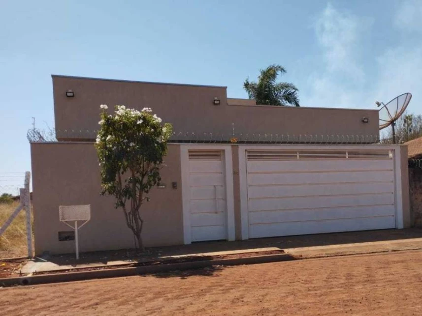Casa ocupada com 3 quartos e 84m² construída