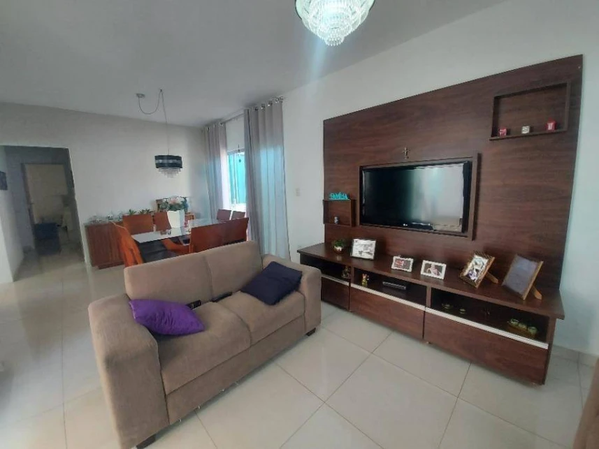 Casa 4 Quartos, 3 Banheiros e 206m² Ocupada