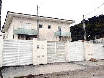 Casa em leilão - Rua Aracati, 42 - Guarujá/SP - Banco Santander Brasil S/A | Z12720
