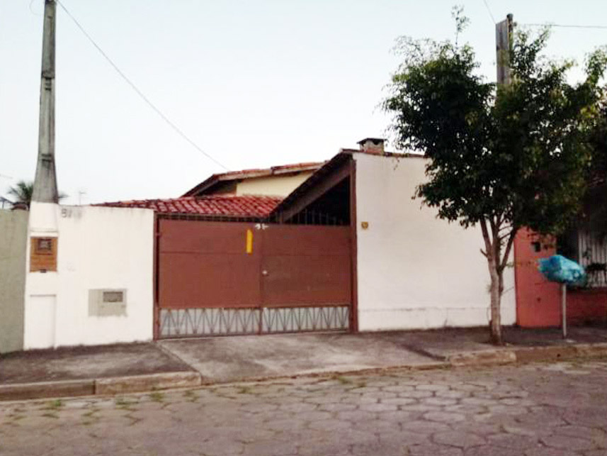 Casa em leilão - Rua Pedro Lippi, 81 - Caraguatatuba/SP - Banco Bradesco S/A | Z13311LOTE025