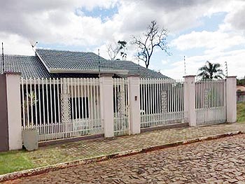 Casa em leilão - Rua Manêncio Martins, 91 - Foz do Iguaçu/PR - Banco Bradesco S/A | Z13880LOTE009