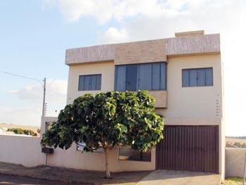 Casa em leilão - Rua Espinelio, 1101 - Cascavel/PR - Banco Santander Brasil S/A | Z14333LOTE011