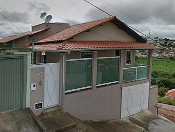 Casa em leilão - Rua Francisco Bernardes Costa, 427 - Oliveira/MG - Banco Santander Brasil S/A | Z15360LOTE014
