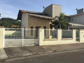 Casa em leilão - Rua Emilio Klitzke, 48 - Jaraguá do Sul/SC - Banco Pan S/A | Z15326LOTE030