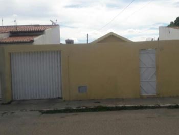 Casa em leilão - Rua Alvarenga Peixoto, 43 - Juazeiro/BA - Banco Santander Brasil S/A | Z15538LOTE021
