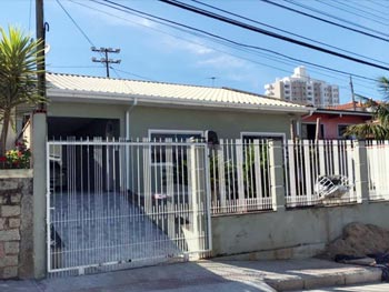 Casa em leilão - Rua Célio Veiga, 1701 - São José/SC - Banco Santander Brasil S/A | Z15943LOTE033