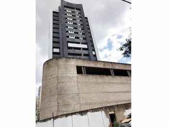 Terreno c/benfeitorias em leilão - Avenida Braz Olaia Acosta, 1350 - Ribeirão Preto/SP - Outros Comitentes | Z16405LOTE001