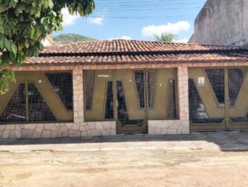 Casa em leilão - Avenida Vereador Osvaldo Campos, 375 - Itiúba/BA - Banco Bradesco S/A | Z17335LOTE006