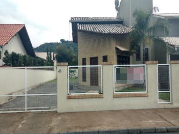 Casa em leilão - Rua Emilio Klitzke, 48 - Jaraguá do Sul/SC - Banco Pan S/A | Z17703LOTE002