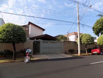 Casa em leilão - Avenida Luiza Helena de Barros, 219 - Araraquara/SP - Banco Santander Brasil S/A | Z18327LOTE033