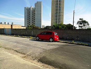 Terreno em leilão - Rua Violante Siqueira, 12 e 44 - Taubaté/SP - Banco Bradesco S/A | Z18654LOTE009