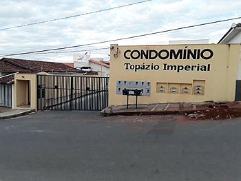 Casa em leilão - Rua Professor Naytheres de Resende, 165 - São Gotardo/MG - Banco Bradesco S/A | Z18426LOTE018