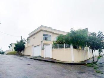 Casa em leilão - Rua Doutor Jair Picanço Siqueira, 77 - Macaé/RJ - Itaú Unibanco S/A | Z20520LOTE009