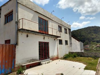 Casa em leilão - Avenida do Encontro, 900 - Delfim Moreira/MG - Banco Santander Brasil S/A | Z20723LOTE025