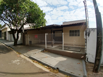 Casa em leilão - Rua Ernesto Cortareli, 20 - Osvaldo Cruz/SP - Banco Santander Brasil S/A | Z21116