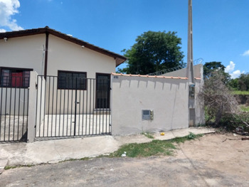 Casa em leilão - Rua Moacyr Gonçalves de Araújo, 159 - Pindamonhangaba/SP - Banco Santander Brasil S/A | Z21557LOTE026