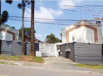 Casa em leilão - Rua José Manoel Voluz, 1080 - Curitiba/PR - Itaú Unibanco S/A | Z22742LOTE002