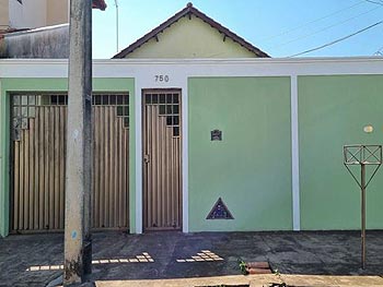 Casa em leilão - Rua Manoel da Cruz Povoa, 750 - Araguari/MG - Banco Pan S/A | Z23696LOTE007