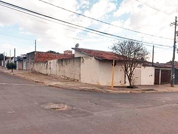 Casa em leilão - Rua Isabel de Ávila Luiz, 2-50 - Bauru/SP - Banco Santander Brasil S/A | Z24061LOTE007