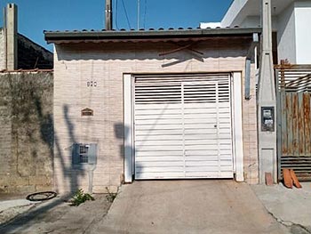 Casa em leilão - Rua Gilberto Moraes César, 209 - Pindamonhangaba/SP - Banco Santander Brasil S/A | Z24061LOTE024
