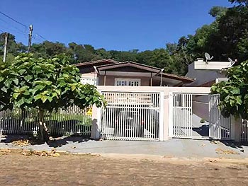 Casa em leilão - Rua Pitangueira, 66 - Francisco Beltrão/PR - Bari Companhia Hipotecária | Z24243