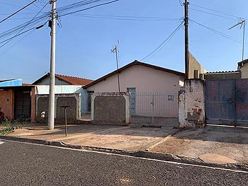 Casa em leilão - Rua Ulisses Cabral Alves de Oliveira, 120 - Jaboticabal/SP - Banco Santander Brasil S/A | Z24860LOTE026