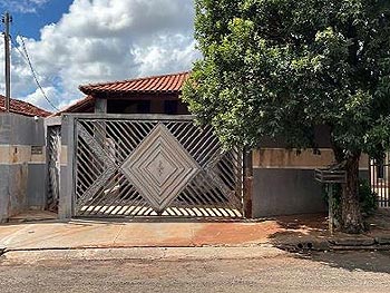 Casa em leilão - Rua Manoel da Silva Castro, 119 - Cassilândia/MS - Banco Bradesco S/A | Z24615LOTE019