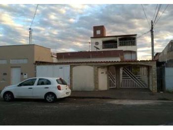 Casa em leilão - Rua Belém, 440 e 442 - Uberlândia/MG - Itaú Unibanco S/A | Z25346LOTE006