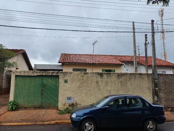 Casa em leilão - Rua Prof Lutegardes de Castro, 107 - Santa Cruz do Rio Pardo/SP - Banco Santander Brasil S/A | Z25559LOTE009