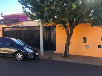 Casa em leilão - Rua Frederico Bessegato, 217 - Araraquara/SP - Banco Santander Brasil S/A | Z25990