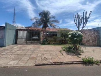 Casa em leilão - Rua Francisco Rosa e Silva, 70 - Foz do Iguaçu/PR - Itaú Unibanco S/A  | Z27715