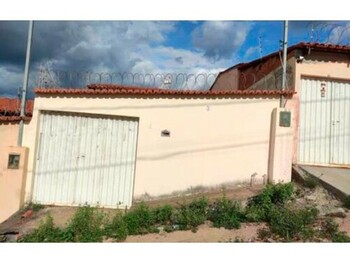 Casa em leilão - Rua Panorâmica, 35 - Almenara/MG - Itaú Unibanco S/A  | Z27974