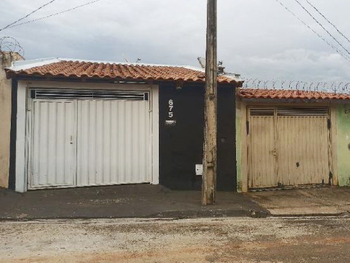 Casa em leilão - Rua Divinópolis, 675 - Passos/MG - Banco Santander Brasil S/A | Z28999LOTE010