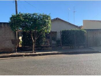 Casa em leilão - Rua Santiago Garcia, 171 - Colina/SP - Banco Santander Brasil S/A | Z29183
