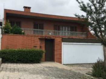 Casa em leilão - Rua Raul Joaquim Quadros Gomes, 265 - Curitiba/PR - Banco Bradesco S/A | Z29542LOTE018