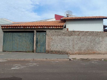 Casa em leilão - Rua da Alegria, 133 - Lucélia/SP - Banco Santander Brasil S/A | Z29528