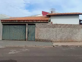 Casa em leilão - Rua da Alegria, 133 - Lucélia/SP - Banco Santander Brasil S/A | Z29528