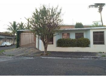 Casa em leilão - Avenida das Acácias, 363 - Porto Ferreira/SP - Banco Santander Brasil S/A | Z29589