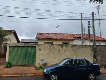 Casa em leilão - Rua Prof Lutegardes de Castro, 107 - Santa Cruz Do Rio Pardo/SP - Banco Santander Brasil S/A | Z29832