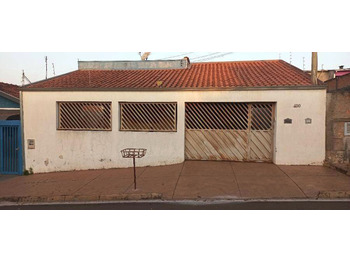 Casa em leilão - Rua dos Flamboyant, 400 - Américo Brasiliense/SP - Banco Santander Brasil S/A | Z29744