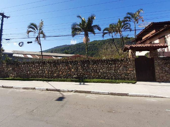 Casa em leilão - Rua 12, 350 - Caraguatatuba/SP - Banco Santander Brasil S/A | Z29744
