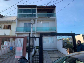 Casa em leilão - Rua Heitor Kramer, 572 - Porto Alegre/RS - Banco Santander Brasil S/A | Z30021LOTE080