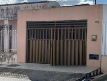 Casa em leilão - Rua Antônio Bispo de Campos, 93 - Lagarto/SE - Embracon | Z30137