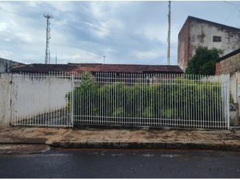 Casa em leilão - Rua Tocantins, 374 - Monte Carmelo/MG - Itaú Unibanco S/A  | Z30026