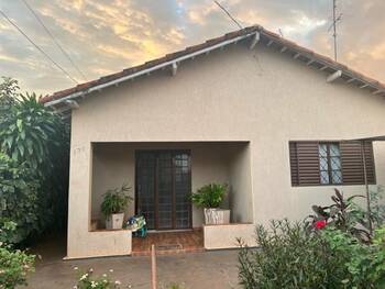 Casa em leilão - Rua Santiago Garcia, 171 - Colina/SP - Banco Santander Brasil S/A | Z30507LOTE084