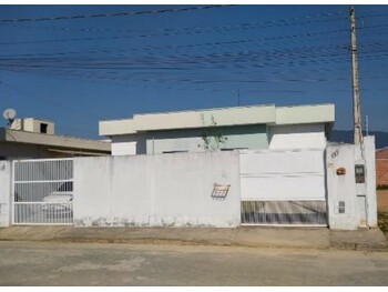 Casa em leilão - Rua Quatro, 127 - Caraguatatuba/SP - Itaú Unibanco S/A | Z30449LOTE009