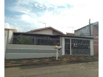 Casa em Araras / SP - Conjunto Habitacional Heitor Villa Lobos